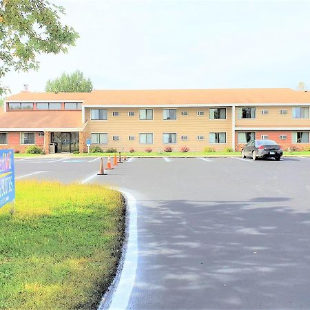 Amerivu Inn & Suites-エイボン エクステリア 写真