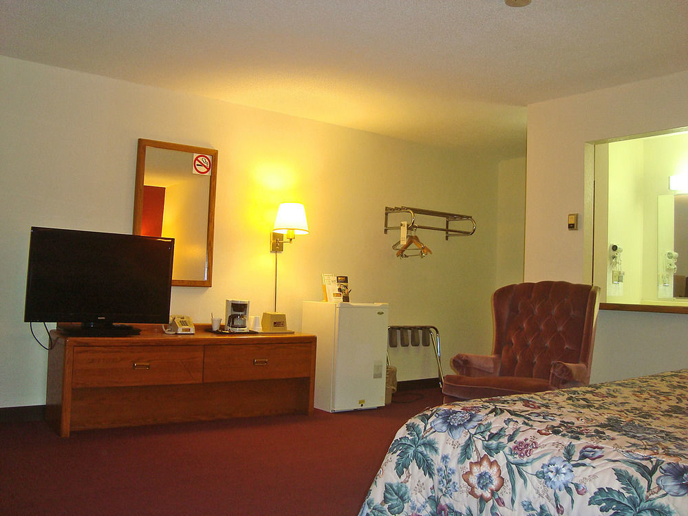 Amerivu Inn & Suites-エイボン エクステリア 写真