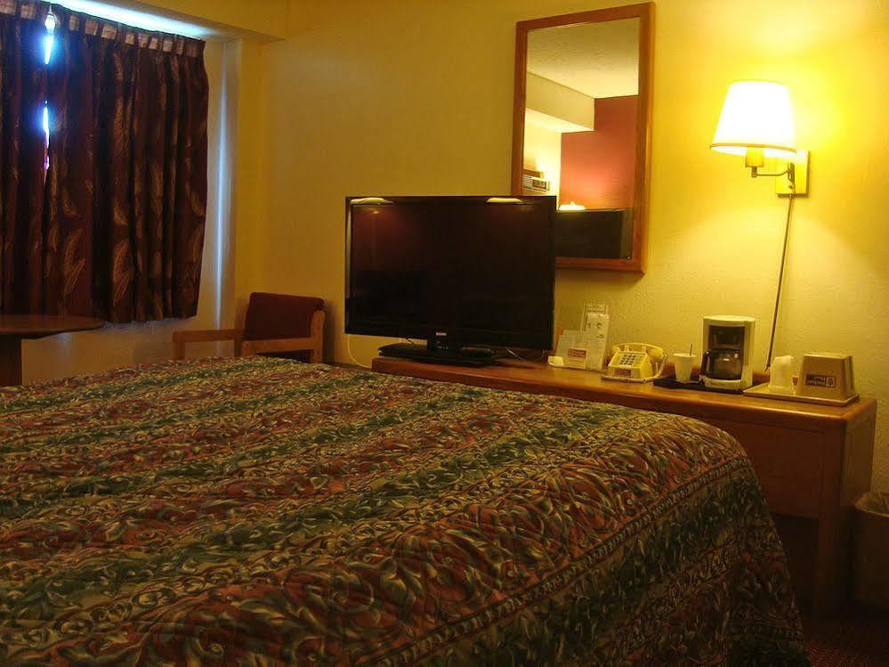 Amerivu Inn & Suites-エイボン エクステリア 写真