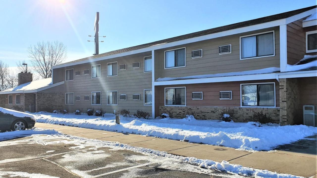 Amerivu Inn & Suites-エイボン エクステリア 写真