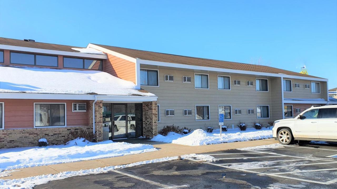 Amerivu Inn & Suites-エイボン エクステリア 写真