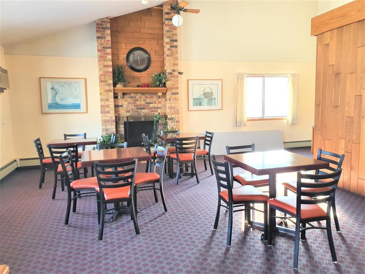 Amerivu Inn & Suites-エイボン エクステリア 写真